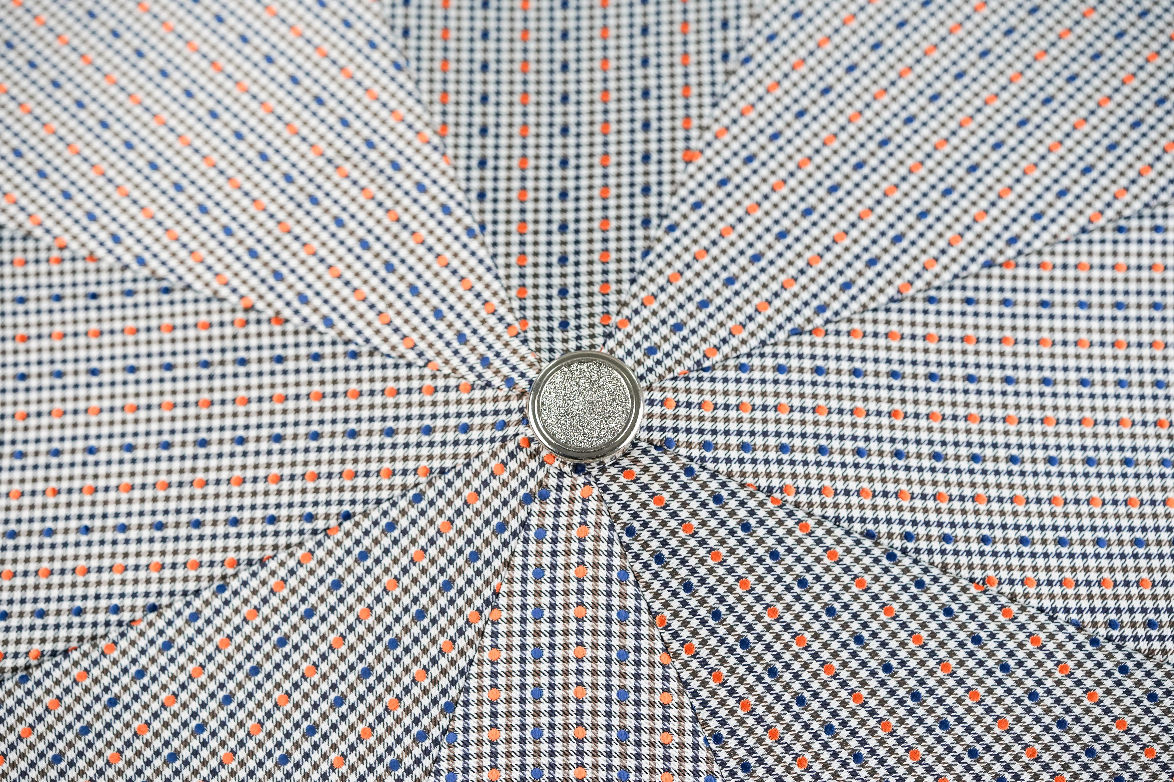Sombrilla plegable de jacquard con lunares y mango de bambú