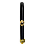 Paraguas elegante con mango de cuero, calavera dorada y un diseño de damasco negro y dorado ornamentado