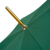 Majestuoso paraguas verde con mango de espada ornamentado y baño de oro de 24 quilates