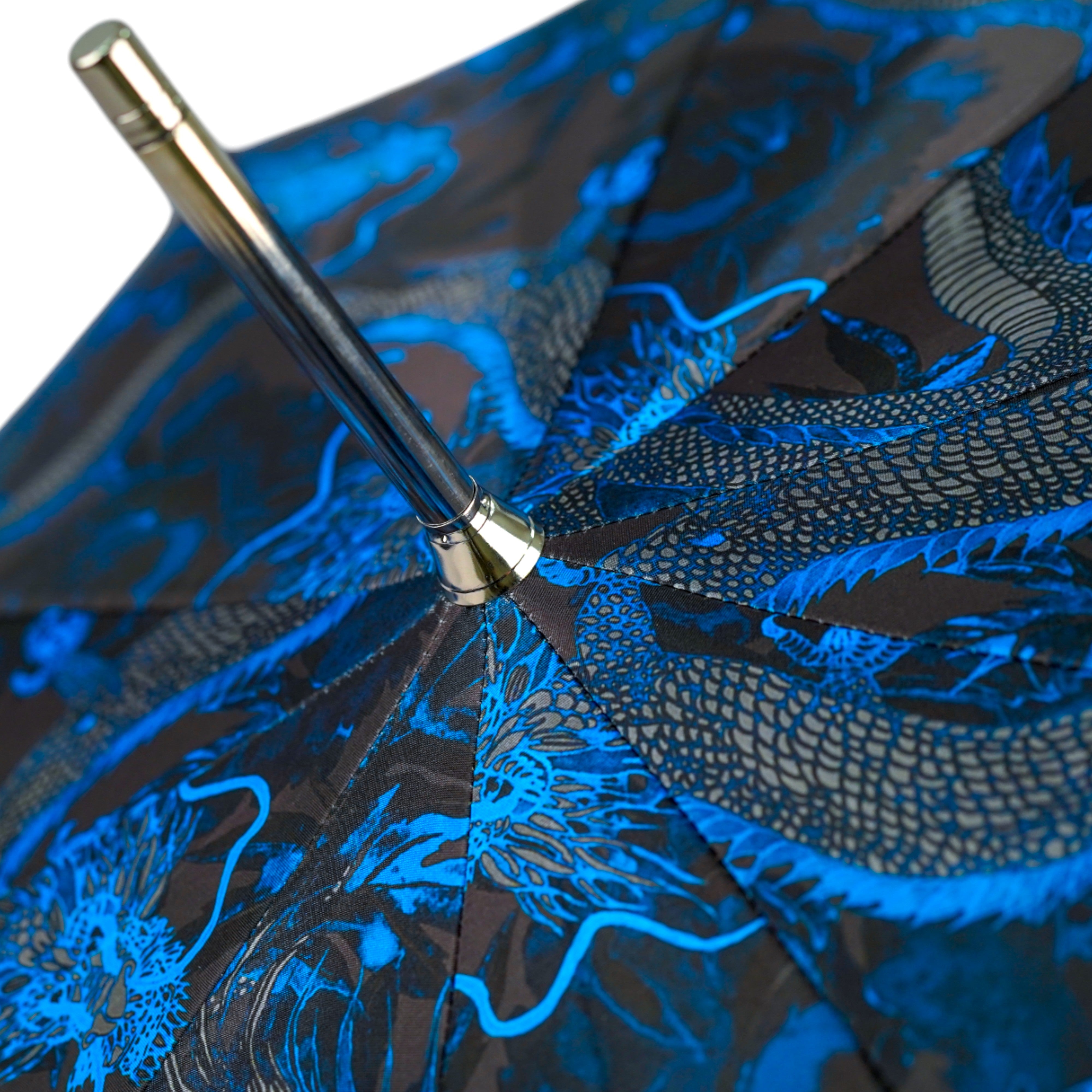 Paraguas de dragón mítico: mango bañado en plata y diseño azul oriental