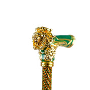Bastón con mango de león majestuoso en oro – Acabado en esmalte verde