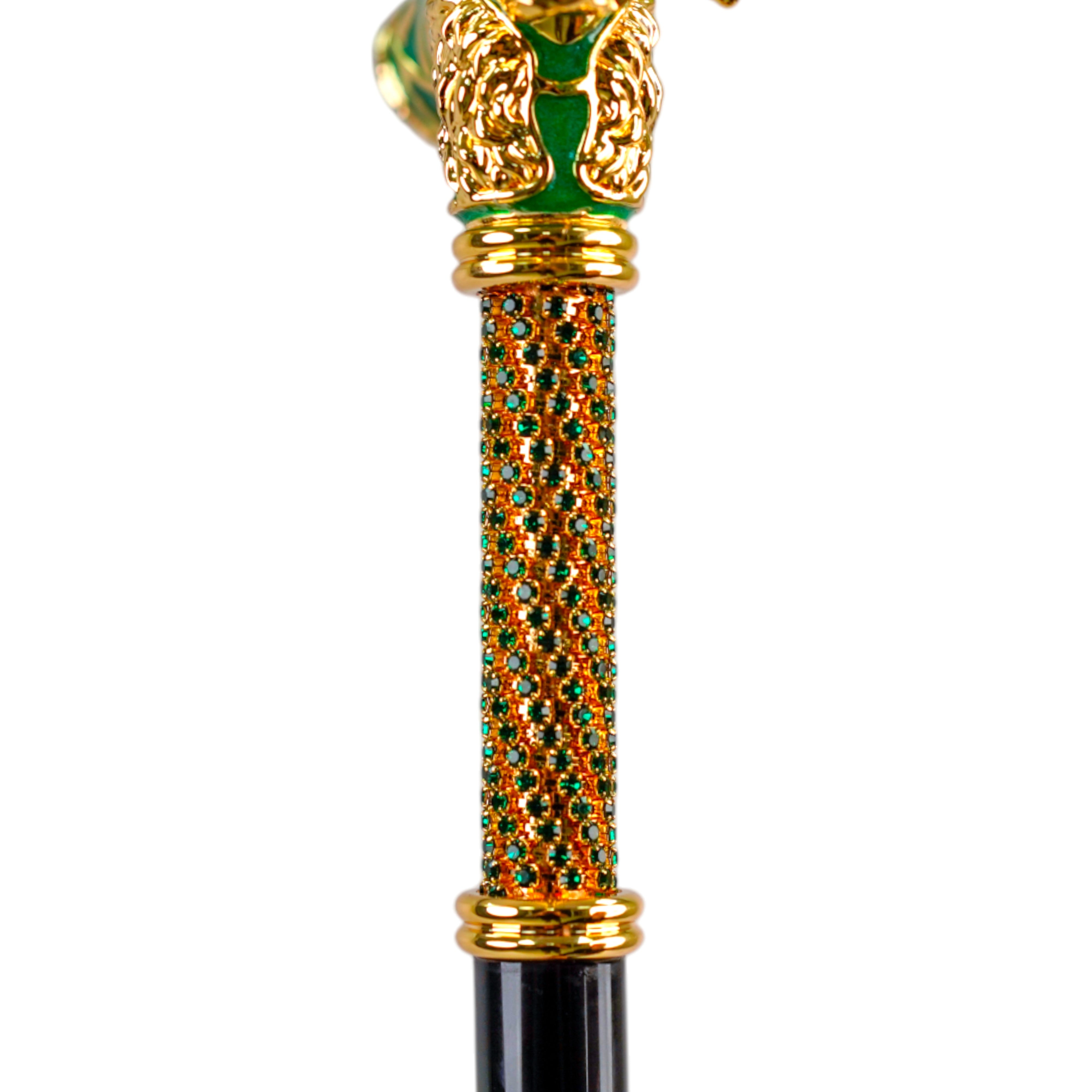 Bastón con mango de león majestuoso en oro – Acabado en esmalte verde