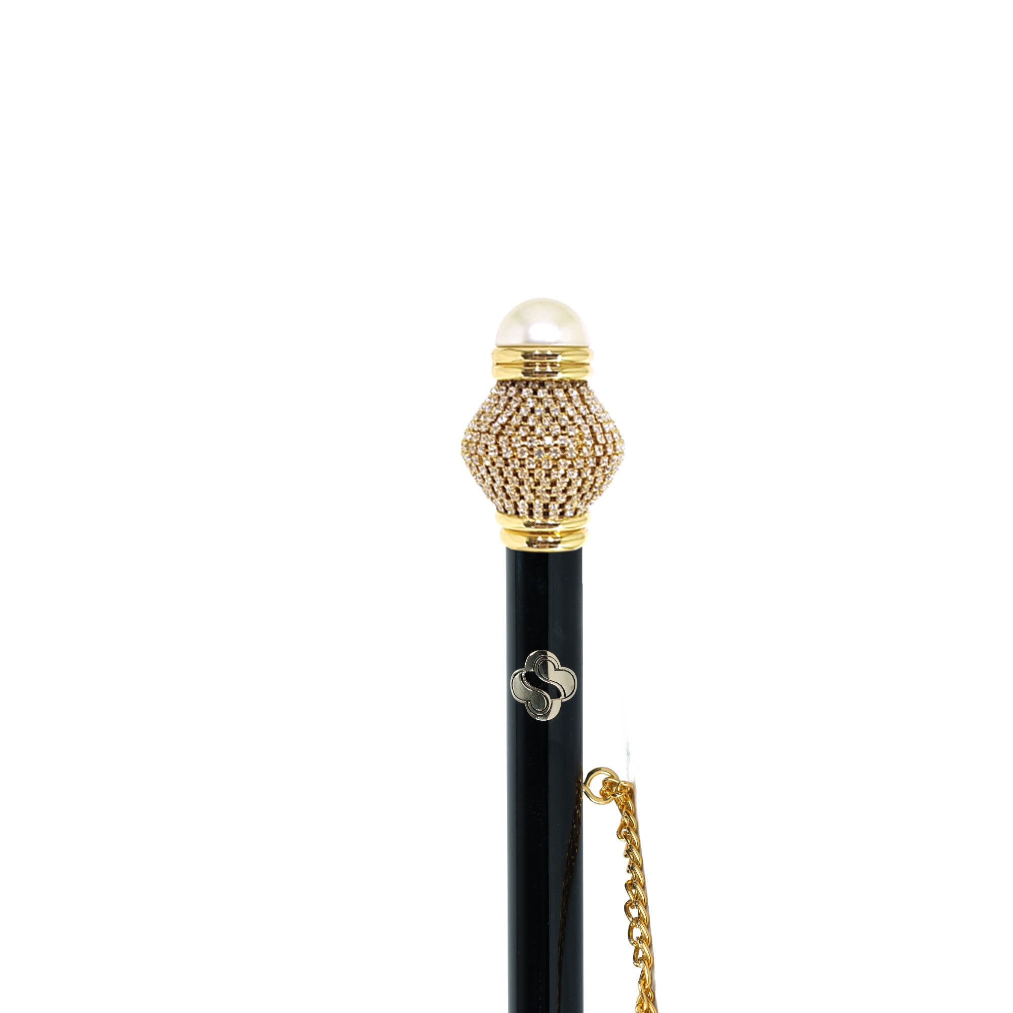 Elegancia chic: Calzadores hechos a mano adornados con cristales