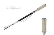 Elegante calzador plateado con cristales brillantes