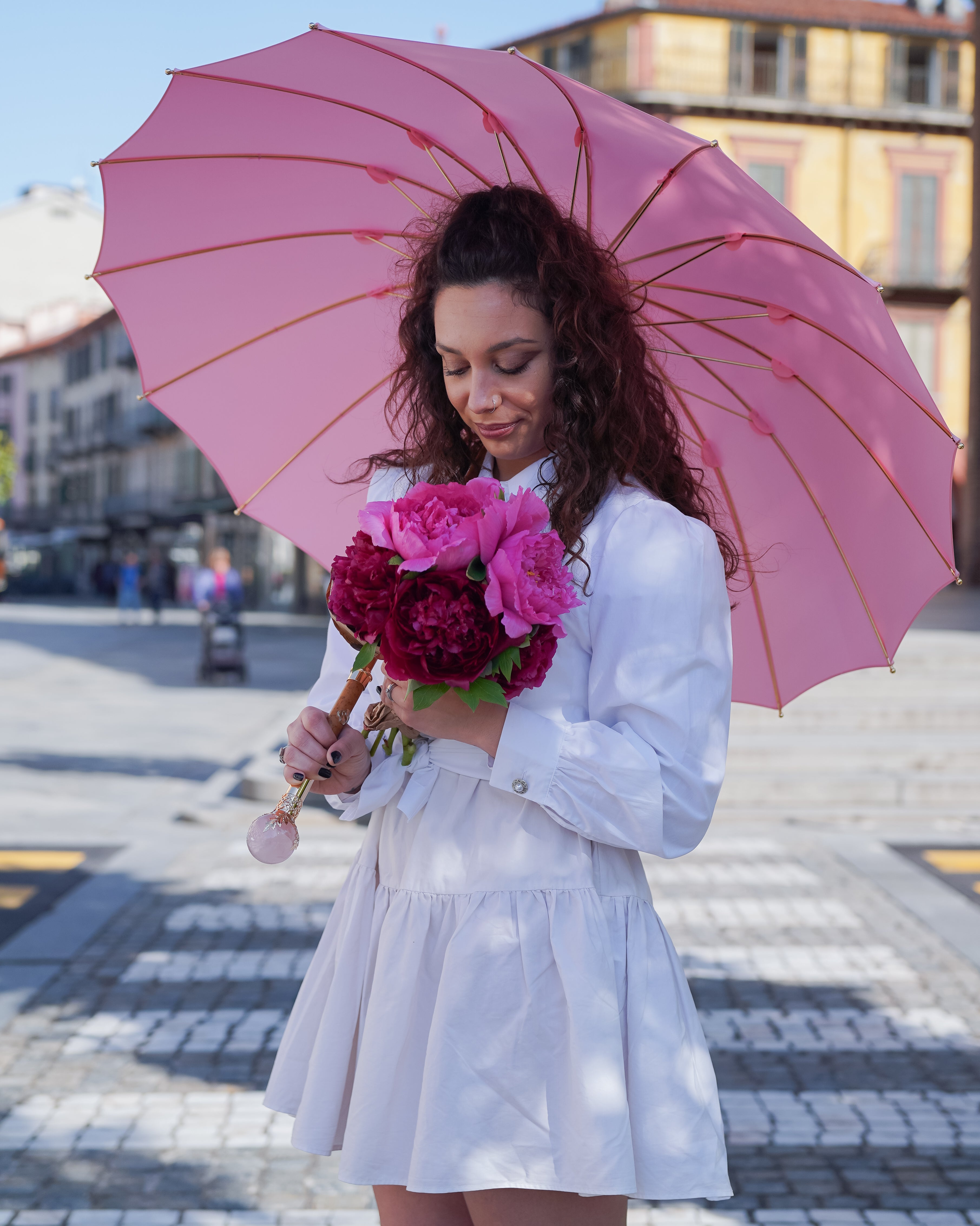 COLLEZIONE LIMITATA - Ombrello rosa con manico placcato oro e pietra di quarzo